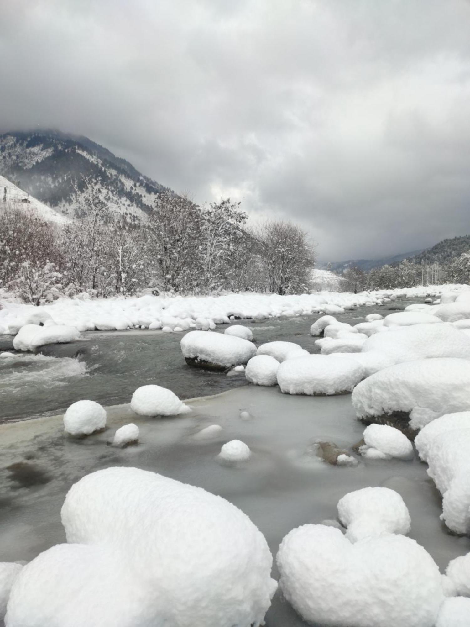 Dream River Resort Pahalgam Ngoại thất bức ảnh